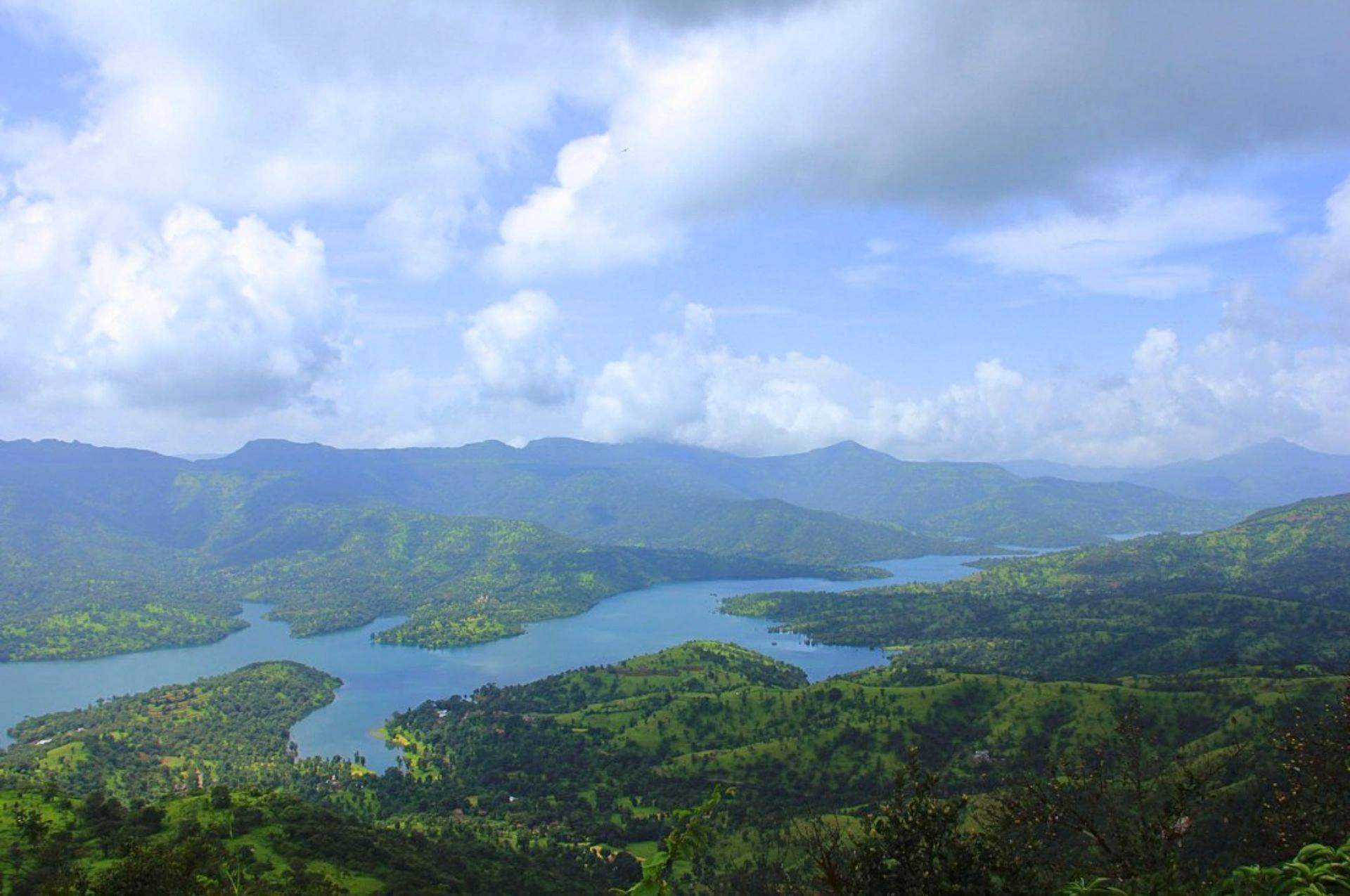 A serene view of Tapola Lake, also known as Mini Kashmir, located near Ramsukh Resort in Mahabaleshwar.